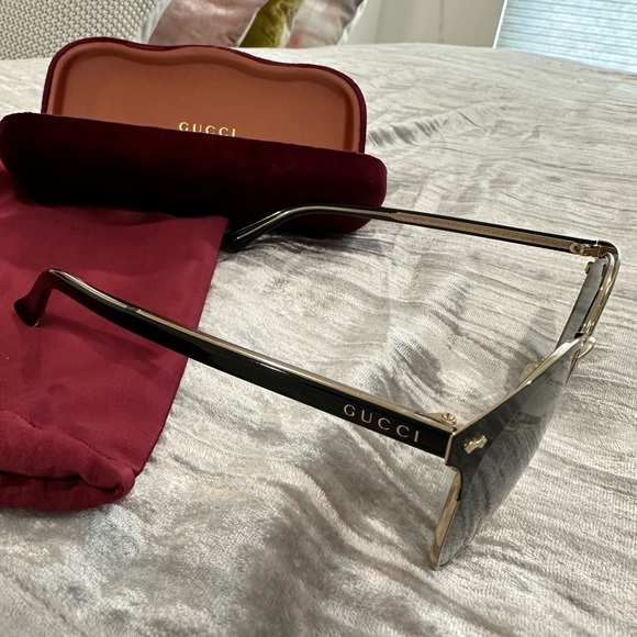 Gucci Aviator Sunglasses - black and gold - Picture 5 of 5